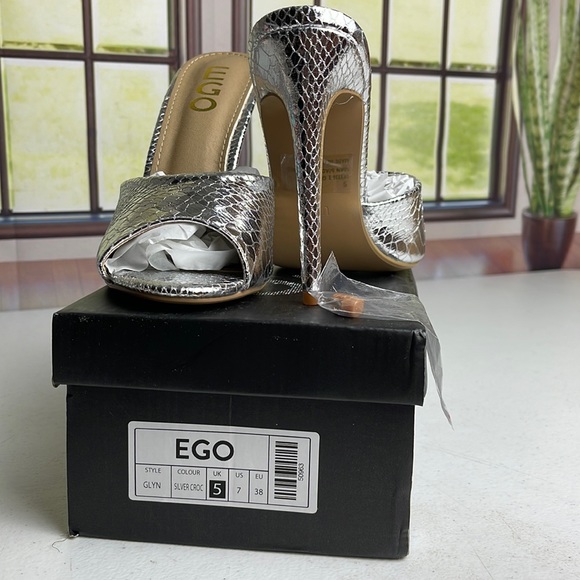GLYN PEEP TOE HEEL MULE IN METALLIC SILVER CROC PRINT FAUX LEATHER - Picture 2 of 4
